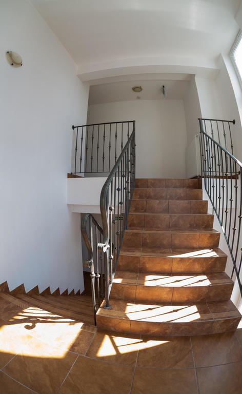 Patra Bed & Breakfast วอร์ซอ ภายนอก รูปภาพ