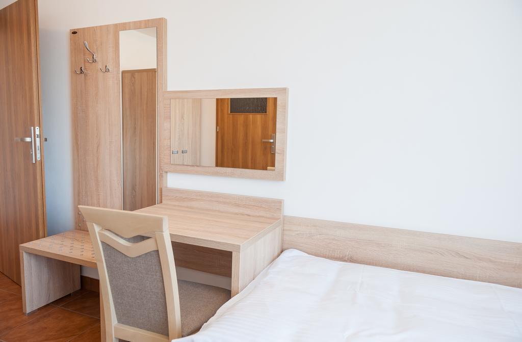 Patra Bed & Breakfast วอร์ซอ ภายนอก รูปภาพ