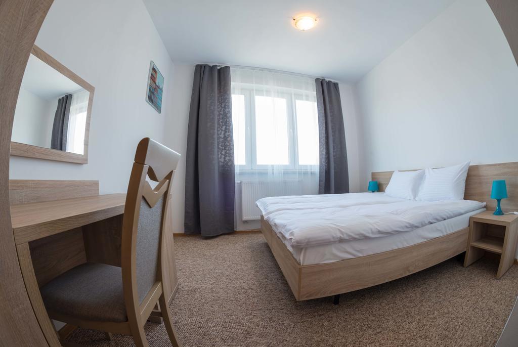 Patra Bed & Breakfast วอร์ซอ ภายนอก รูปภาพ