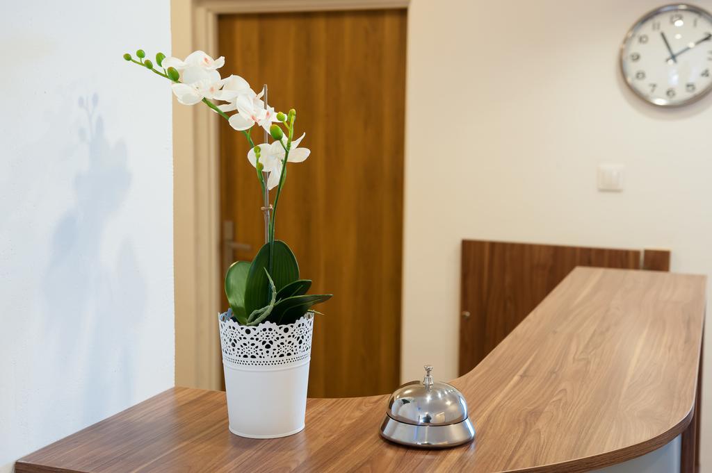 Patra Bed & Breakfast วอร์ซอ ภายนอก รูปภาพ