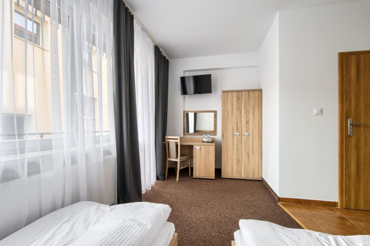 Patra Bed & Breakfast วอร์ซอ ภายนอก รูปภาพ