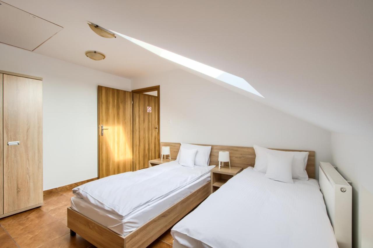 Patra Bed & Breakfast วอร์ซอ ภายนอก รูปภาพ