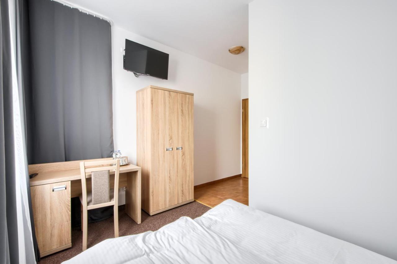 Patra Bed & Breakfast วอร์ซอ ภายนอก รูปภาพ