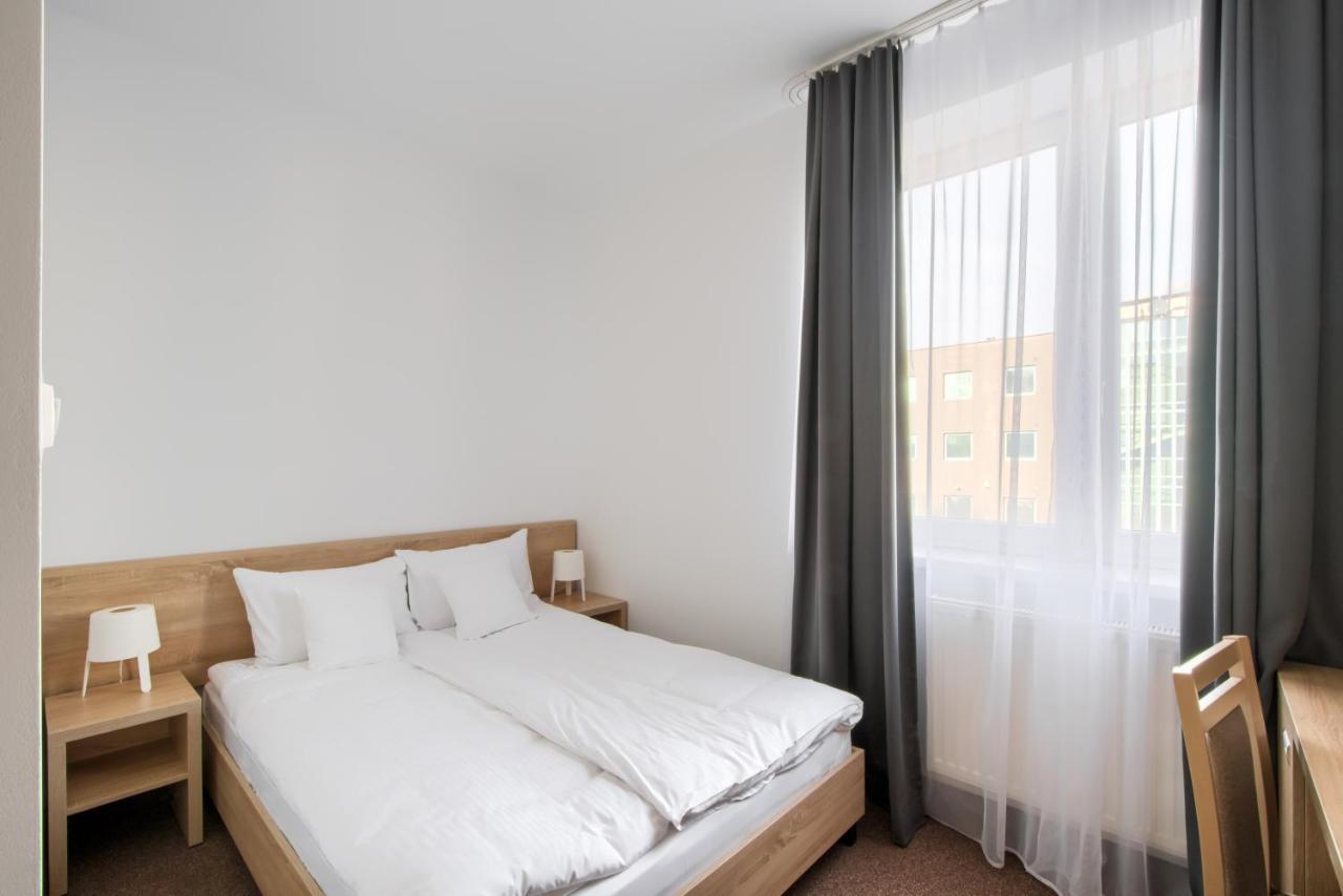 Patra Bed & Breakfast วอร์ซอ ภายนอก รูปภาพ