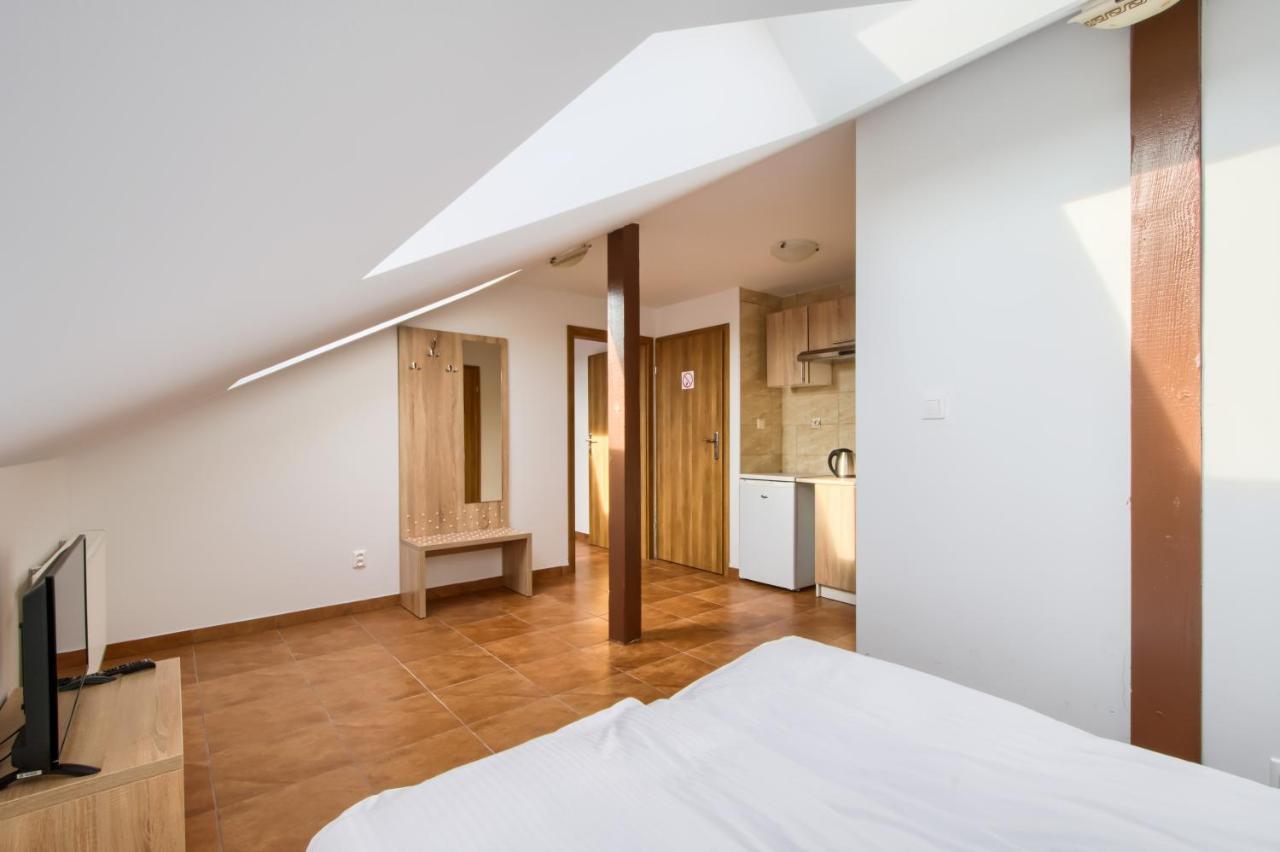 Patra Bed & Breakfast วอร์ซอ ภายนอก รูปภาพ